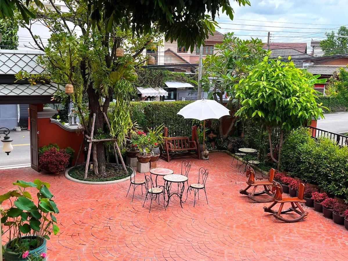Wualai Sabaidee Bed and Breakfast Chiang Mai Exteriör bild